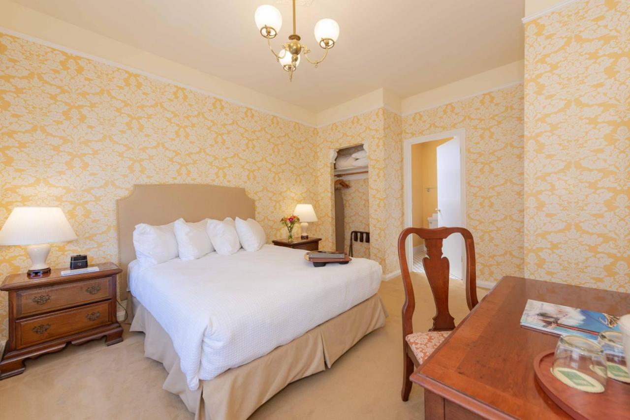 Deluxe King Room at Stanyan Park Hotel