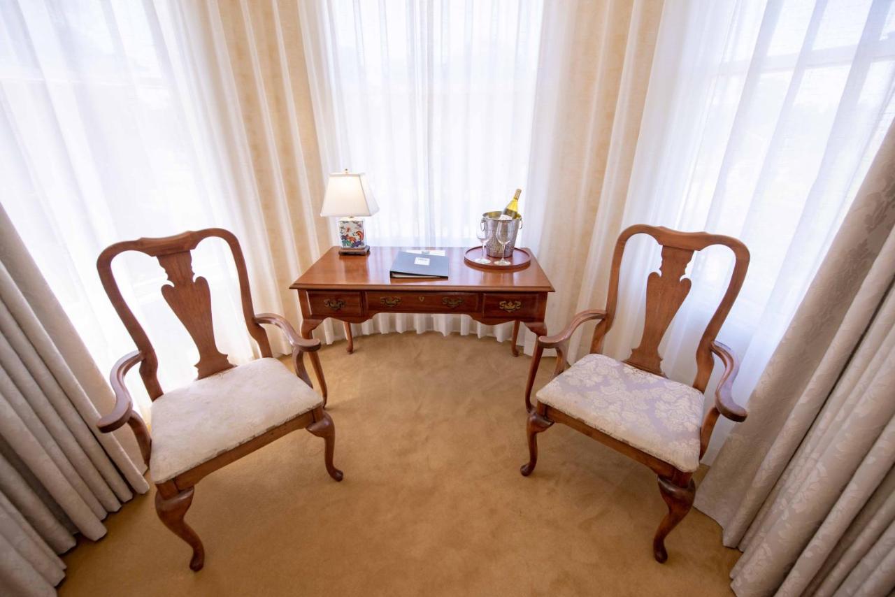 Executive King Room at Stanyan Park Hotel