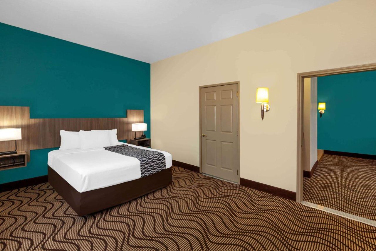 King Suite - Non-Smoking at La Quinta Inn & Suites by Wyndham Midland North