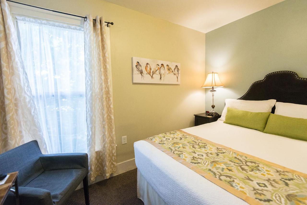 Deluxe Queen Suite at Camas Boutique Hotel