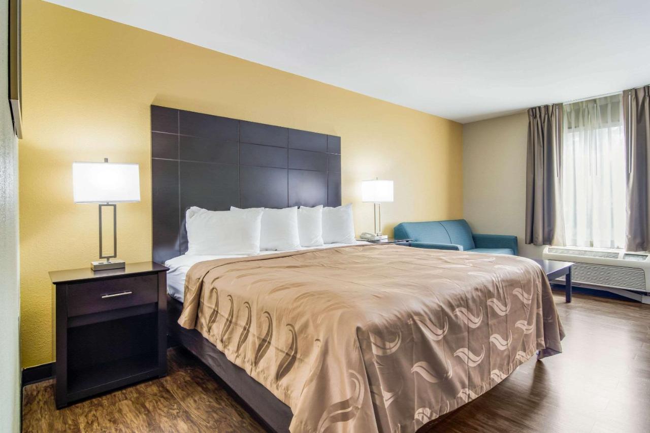 King Room at Quality Inn & Suites Canton, GA