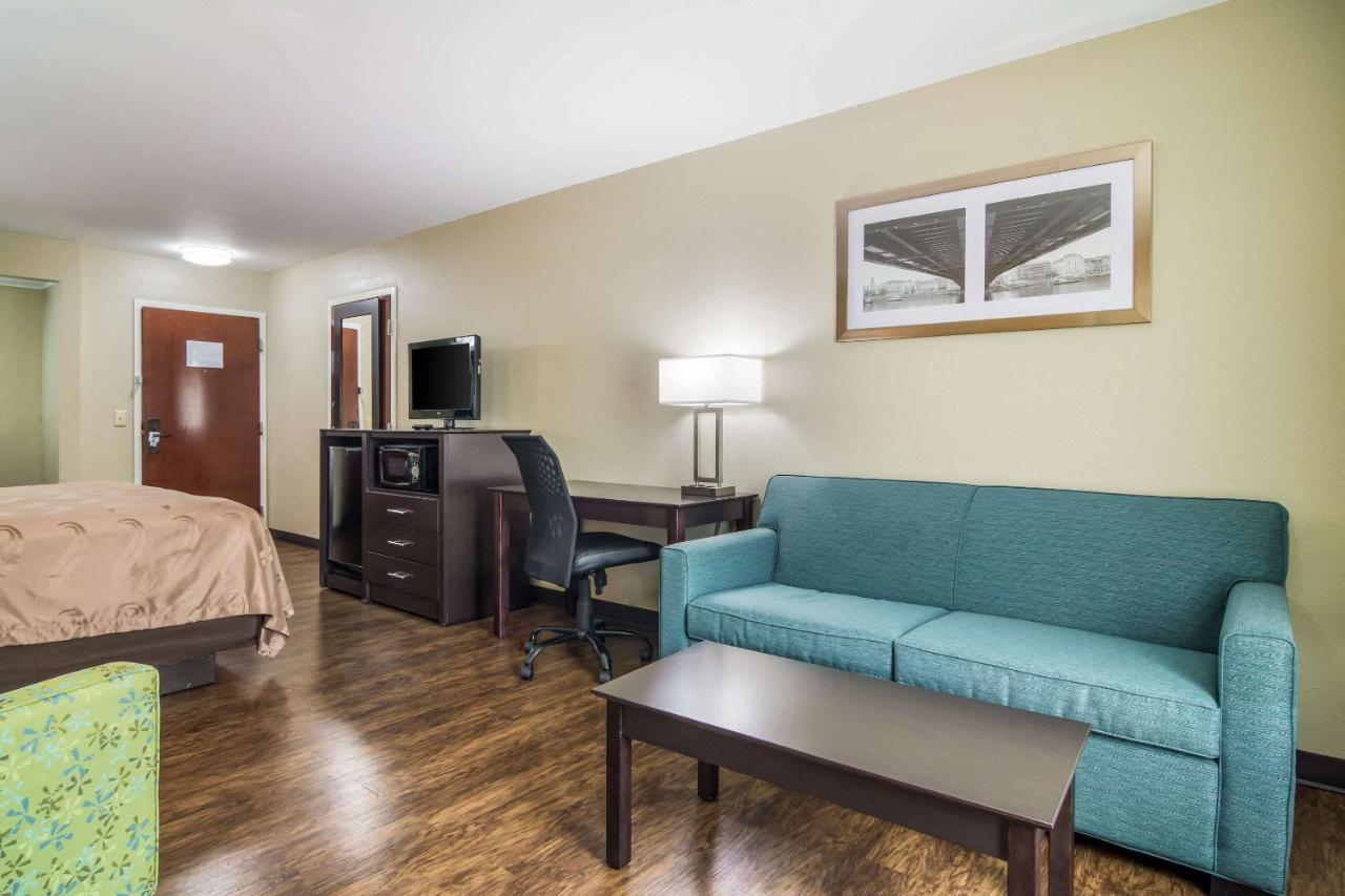 King Suite with Whirlpool - Non-Smoking at Quality Inn & Suites Canton, GA