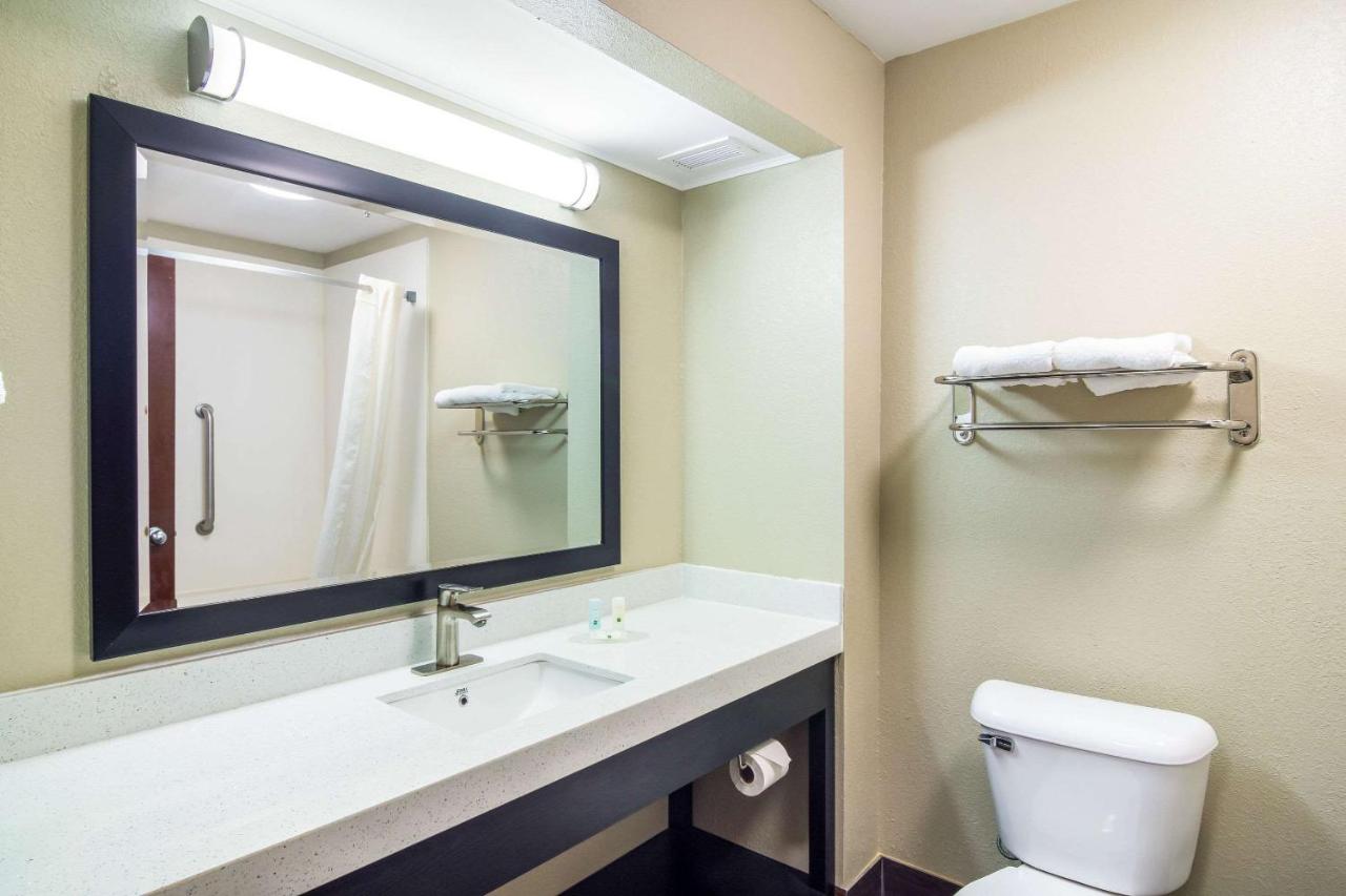 King Room at Quality Inn & Suites Canton, GA