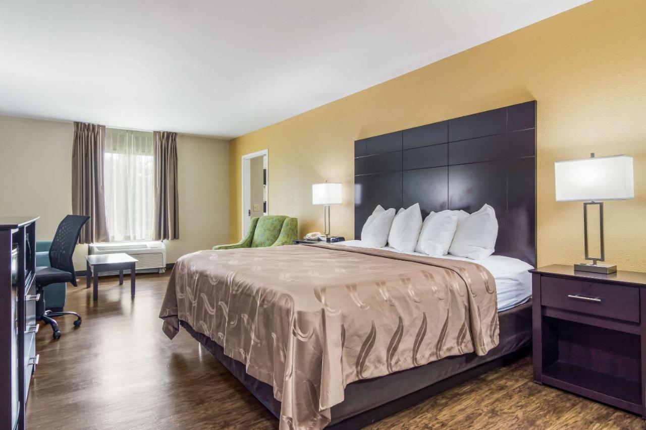 King Suite with Whirlpool - Non-Smoking at Quality Inn & Suites Canton, GA