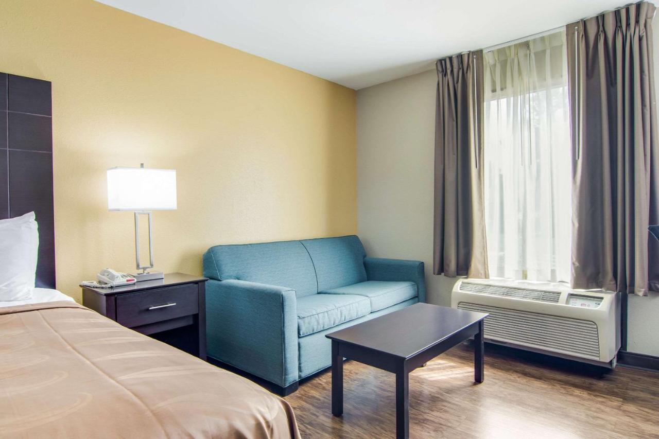 King Room at Quality Inn & Suites Canton, GA