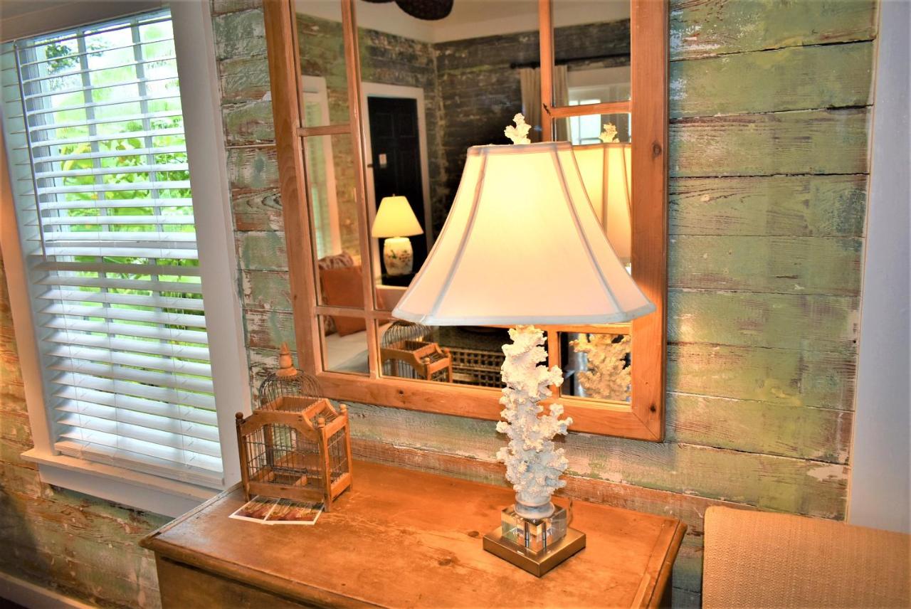 Deluxe Cottage E at Simonton Court Historic Inn & Cottages