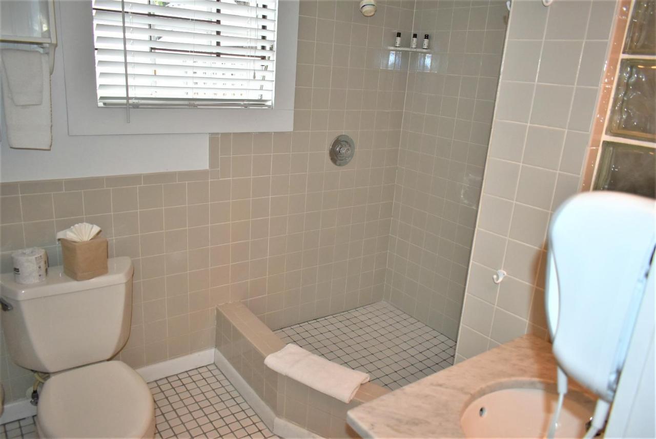 Deluxe Cottage E at Simonton Court Historic Inn & Cottages
