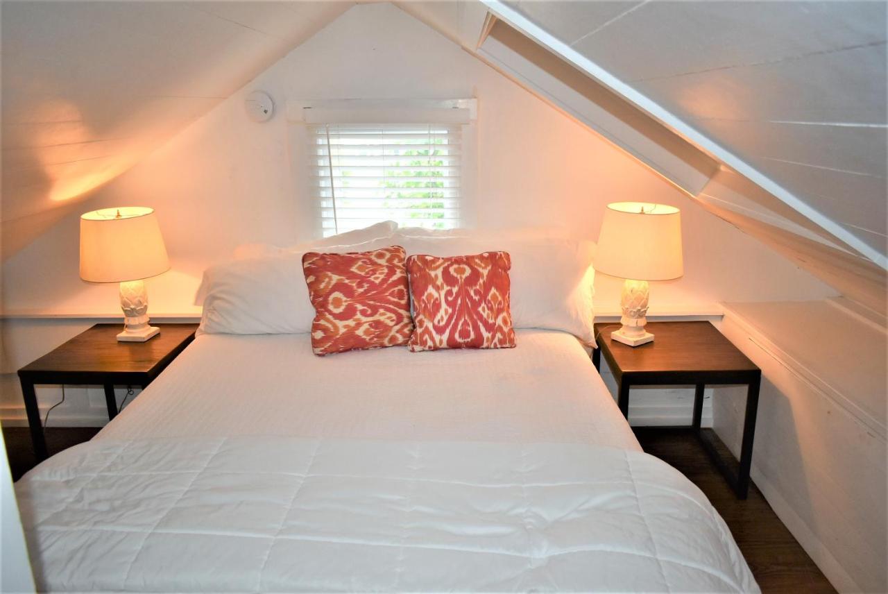 Deluxe Cottage E at Simonton Court Historic Inn & Cottages