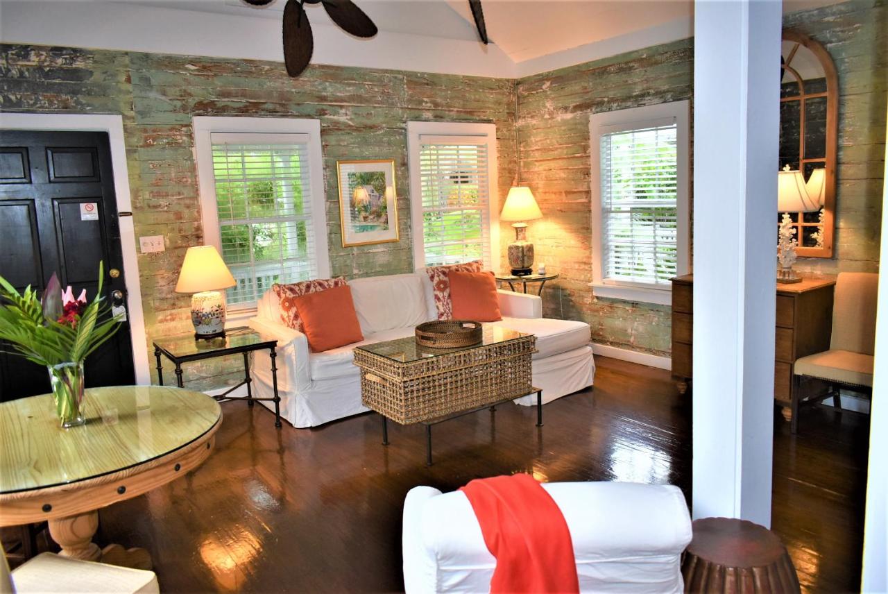 Deluxe Cottage E at Simonton Court Historic Inn & Cottages