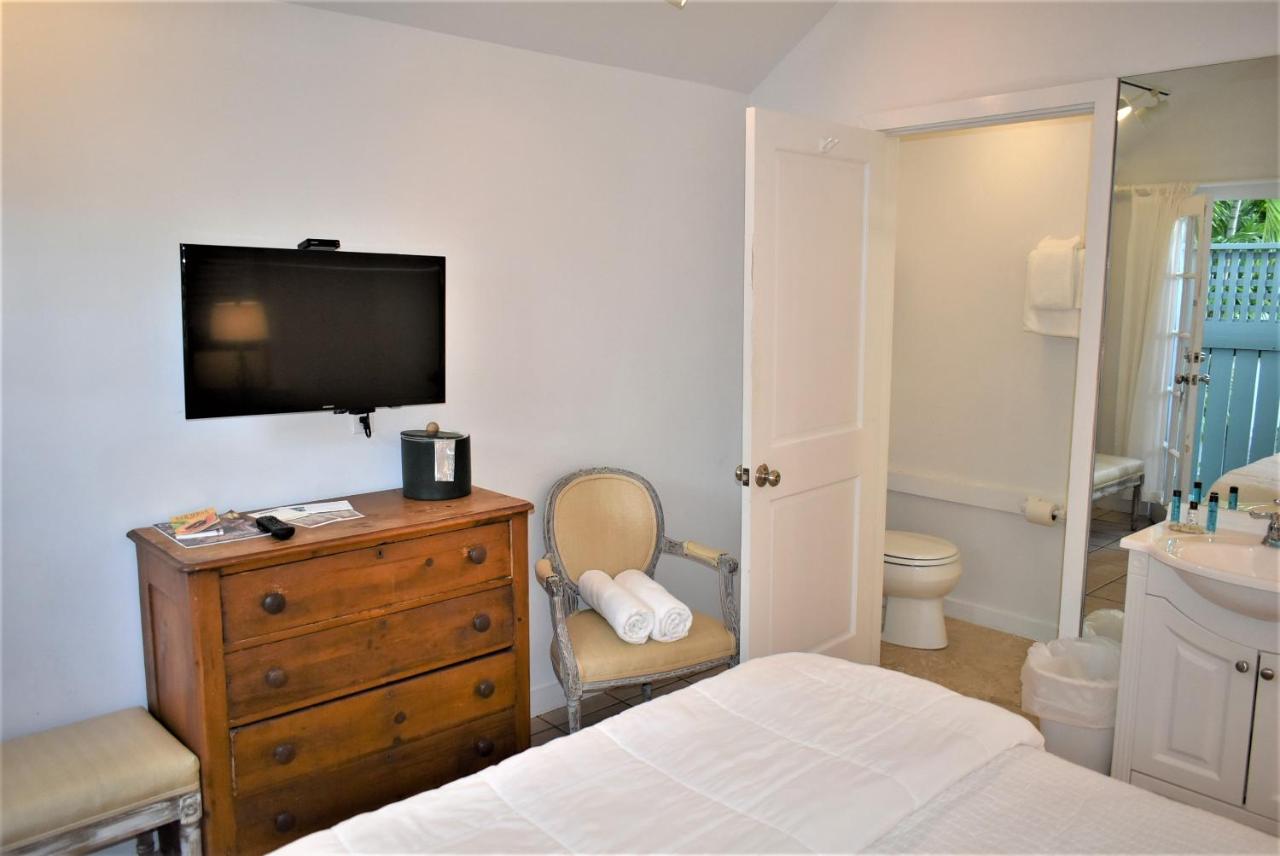 Small Queen Room B at Simonton Court Historic Inn & Cottages