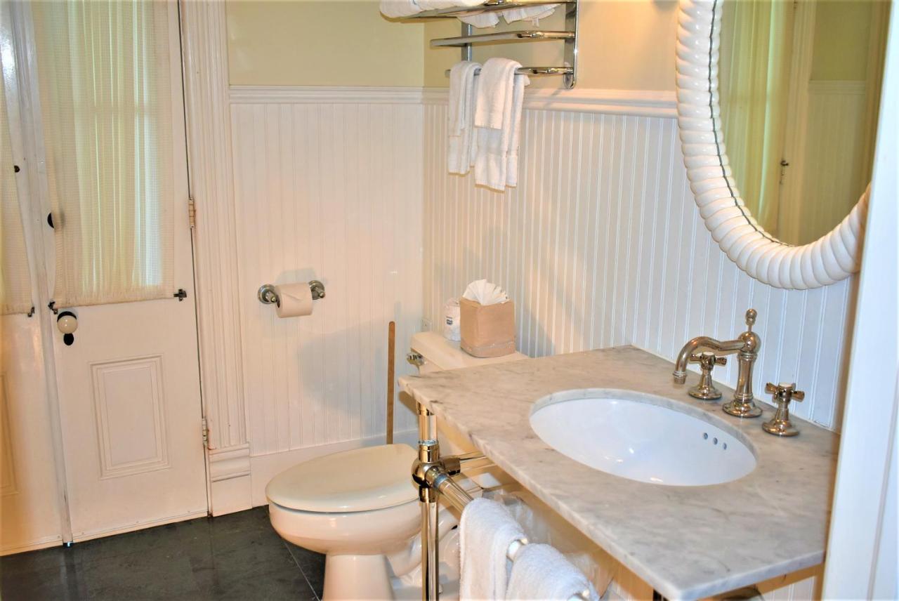 Deluxe Single Room B at Simonton Court Historic Inn & Cottages