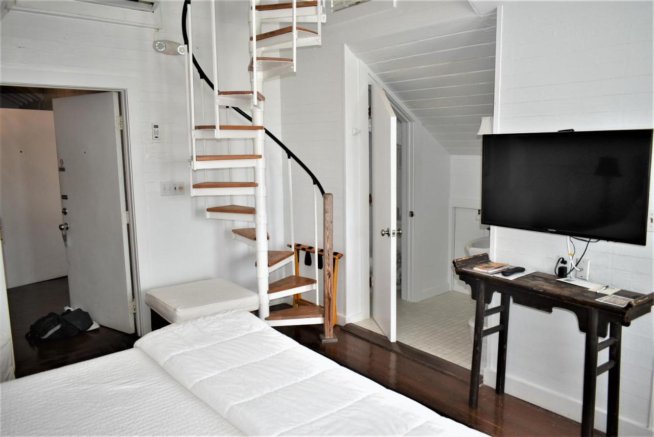 Deluxe Single Room MF at Simonton Court Historic Inn & Cottages