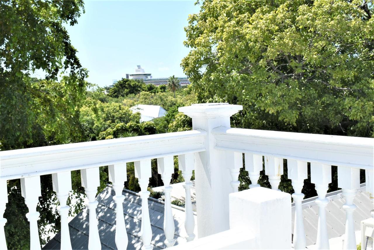 Deluxe Single Room MF at Simonton Court Historic Inn & Cottages