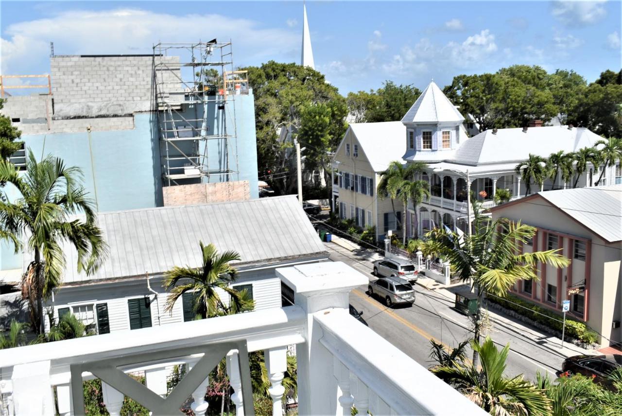 Deluxe Single Room MF at Simonton Court Historic Inn & Cottages