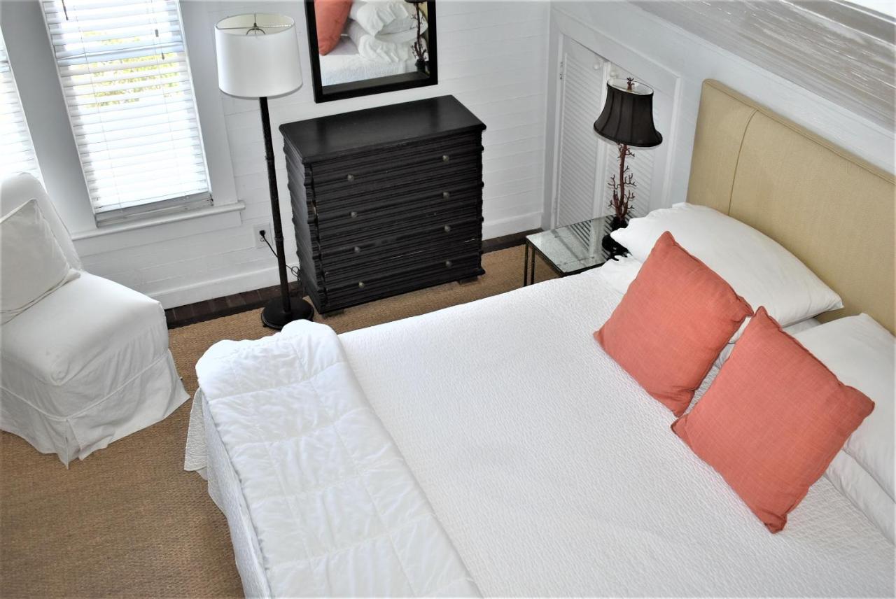 Deluxe Single Room MF at Simonton Court Historic Inn & Cottages