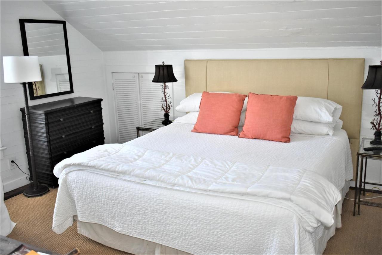 Deluxe Single Room MF at Simonton Court Historic Inn & Cottages