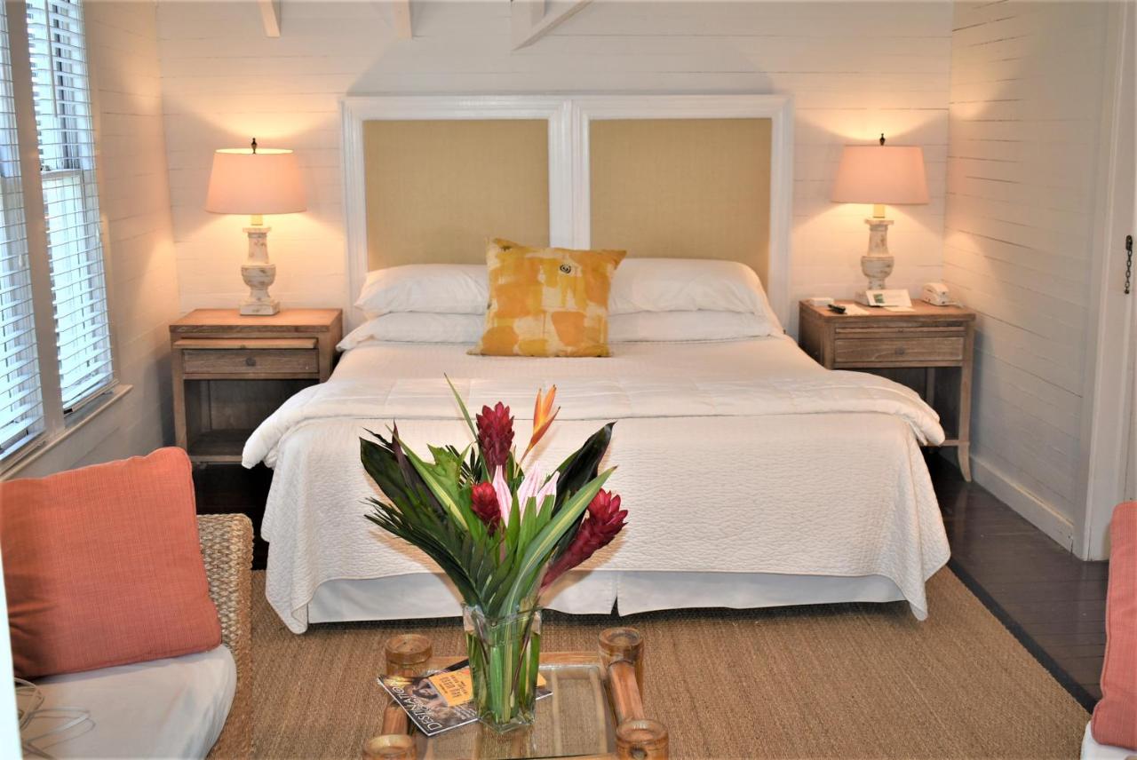 King Room E at Simonton Court Historic Inn & Cottages