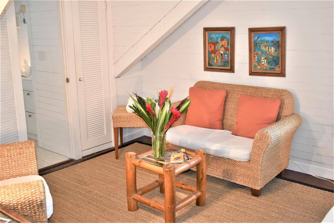 King Room E at Simonton Court Historic Inn & Cottages