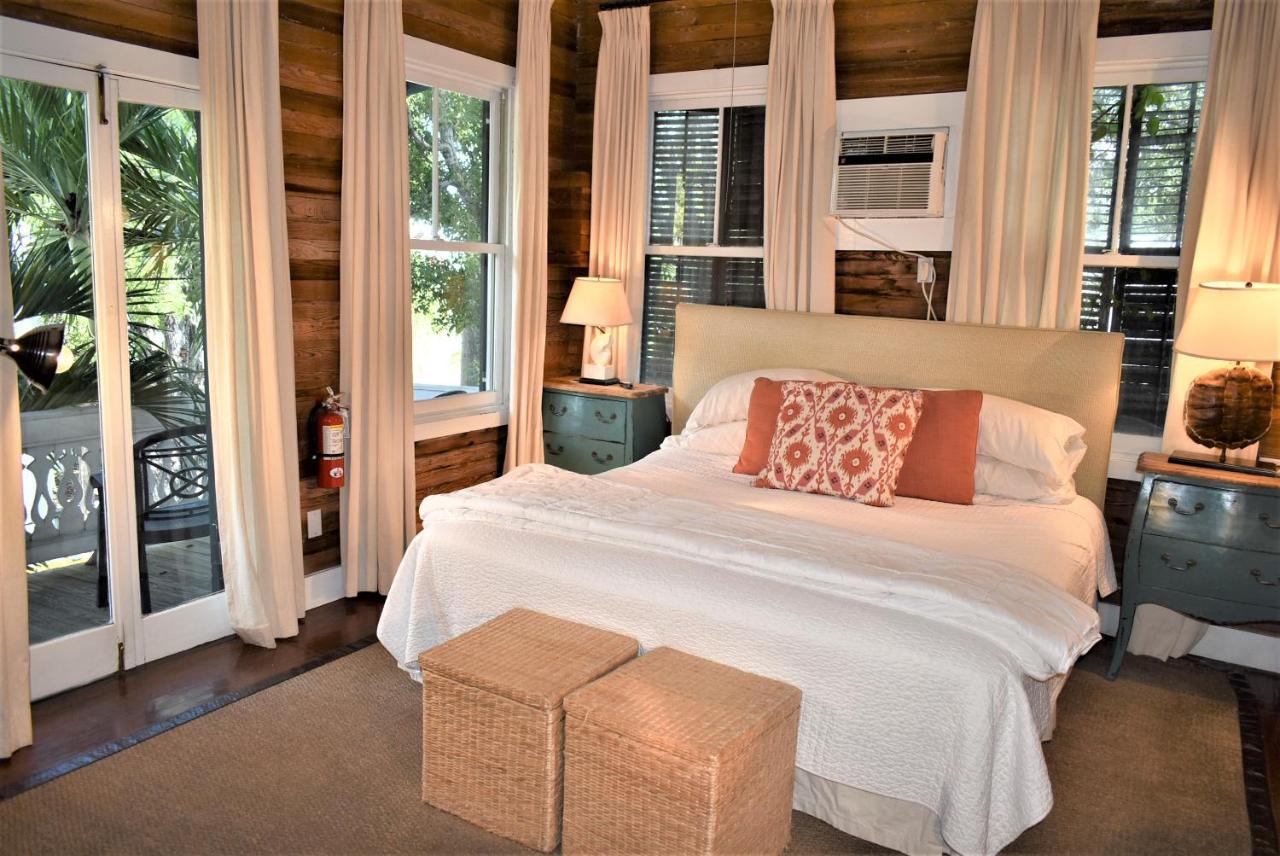 King Room A at Simonton Court Historic Inn & Cottages