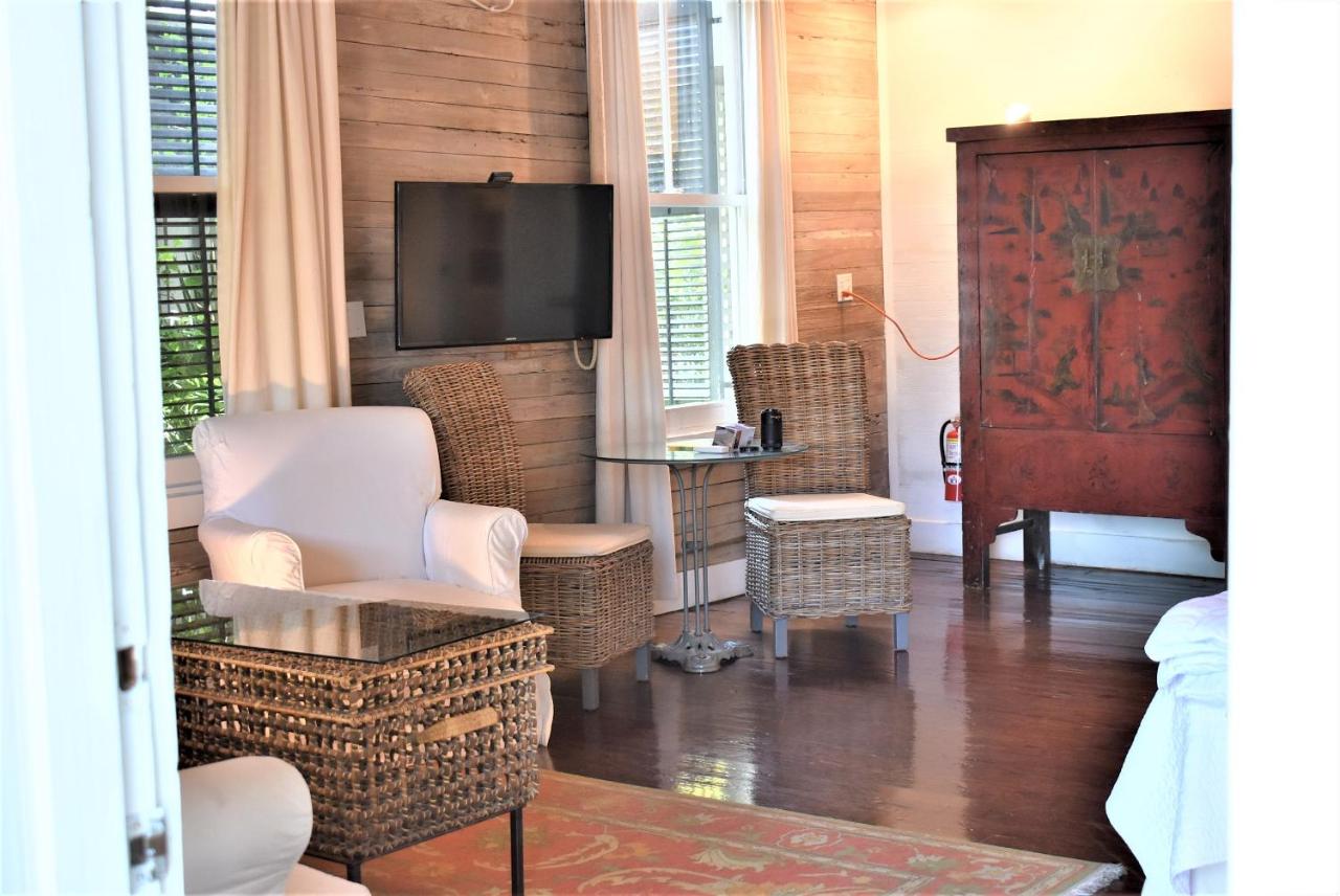 Deluxe Single Room F at Simonton Court Historic Inn & Cottages