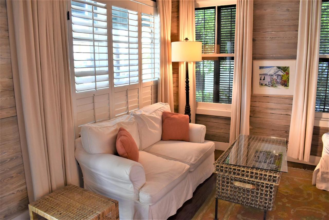 Deluxe Single Room F at Simonton Court Historic Inn & Cottages