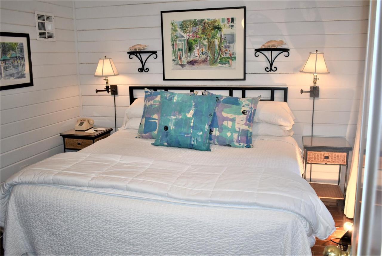 Deluxe King Suite B at Simonton Court Historic Inn & Cottages