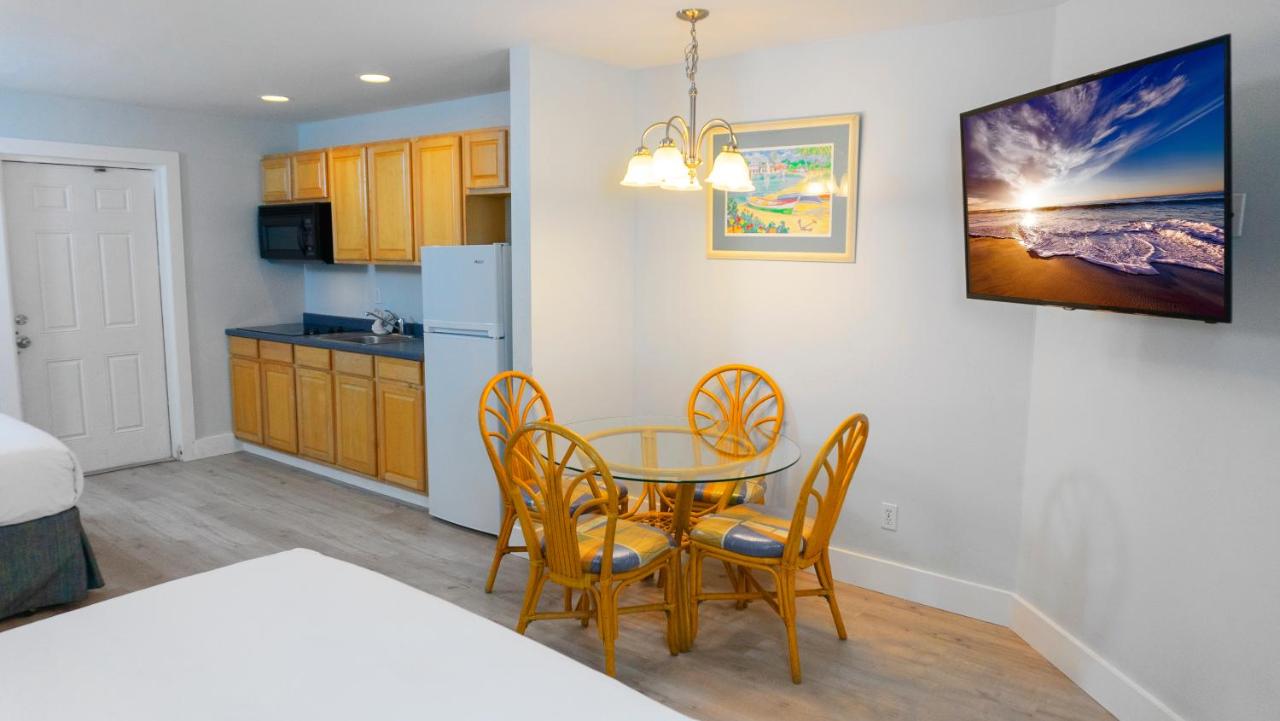 Deluxe Studio Suite at The Lighthouse Resort Inn & Suites