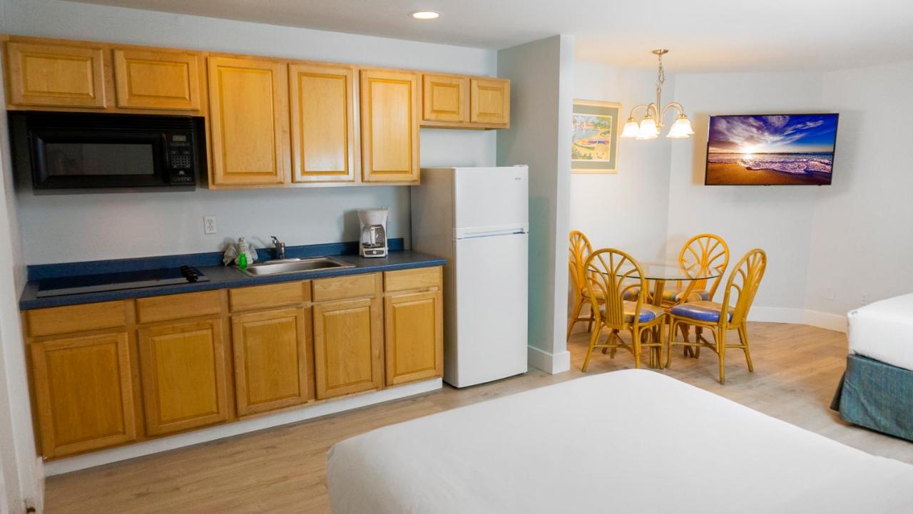 Deluxe Studio Suite at The Lighthouse Resort Inn & Suites