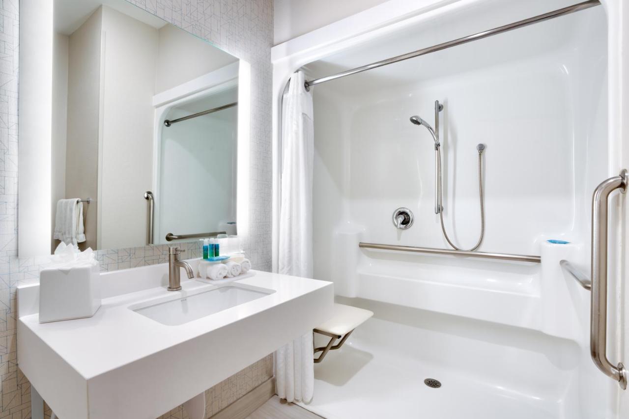 King Room with Hearing Accessible Roll-In Shower - Non-Smoking at Holiday Inn Express Heber City by IHG