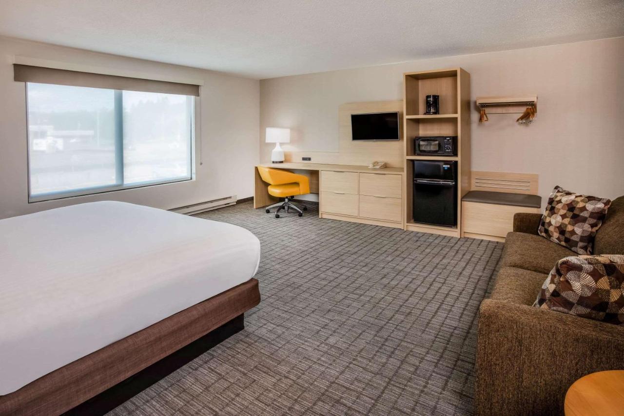 King Studio Suite - Non-Smoking at Days Inn & Suites by Wyndham Duluth by the Mall