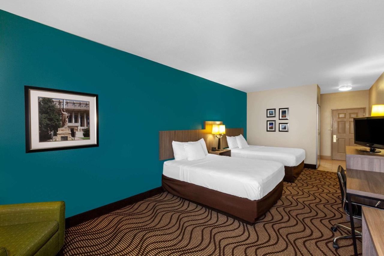 Deluxe Queen Room with Two Queen Beds at La Quinta Inn & Suites by Wyndham Midland North