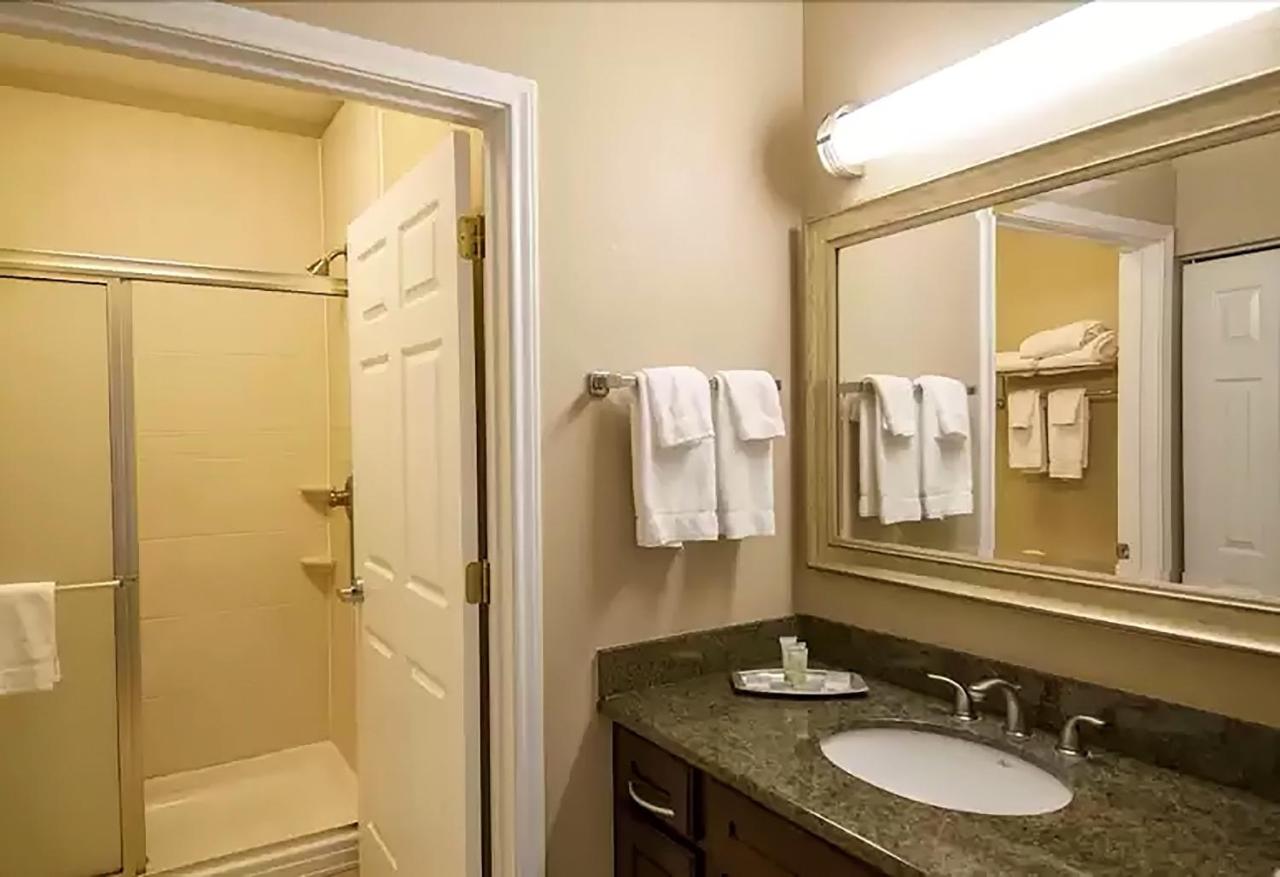 One-Bedroom King Suite - Non-Smoking at WeStay Suites - Covington Mandeville