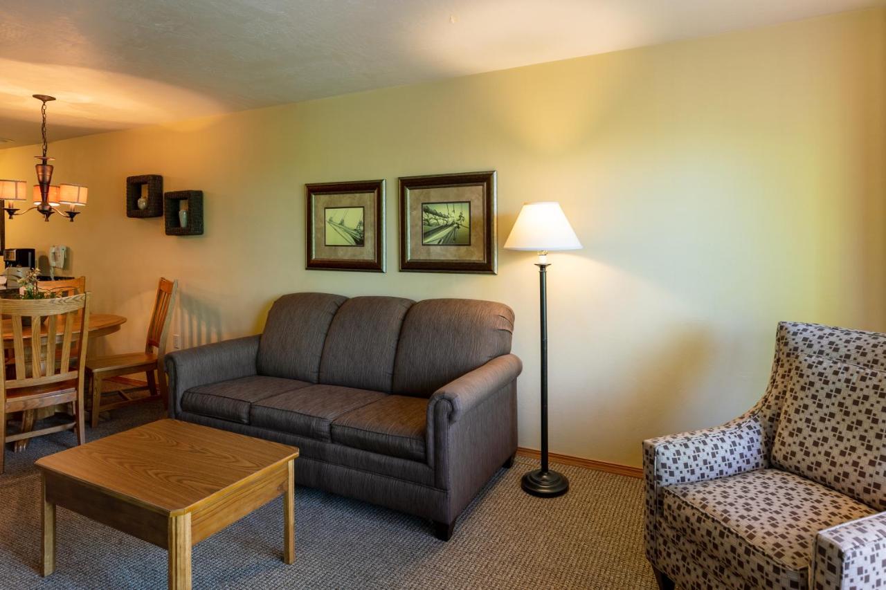 Two-Bedroom Suite at Newport Resort
