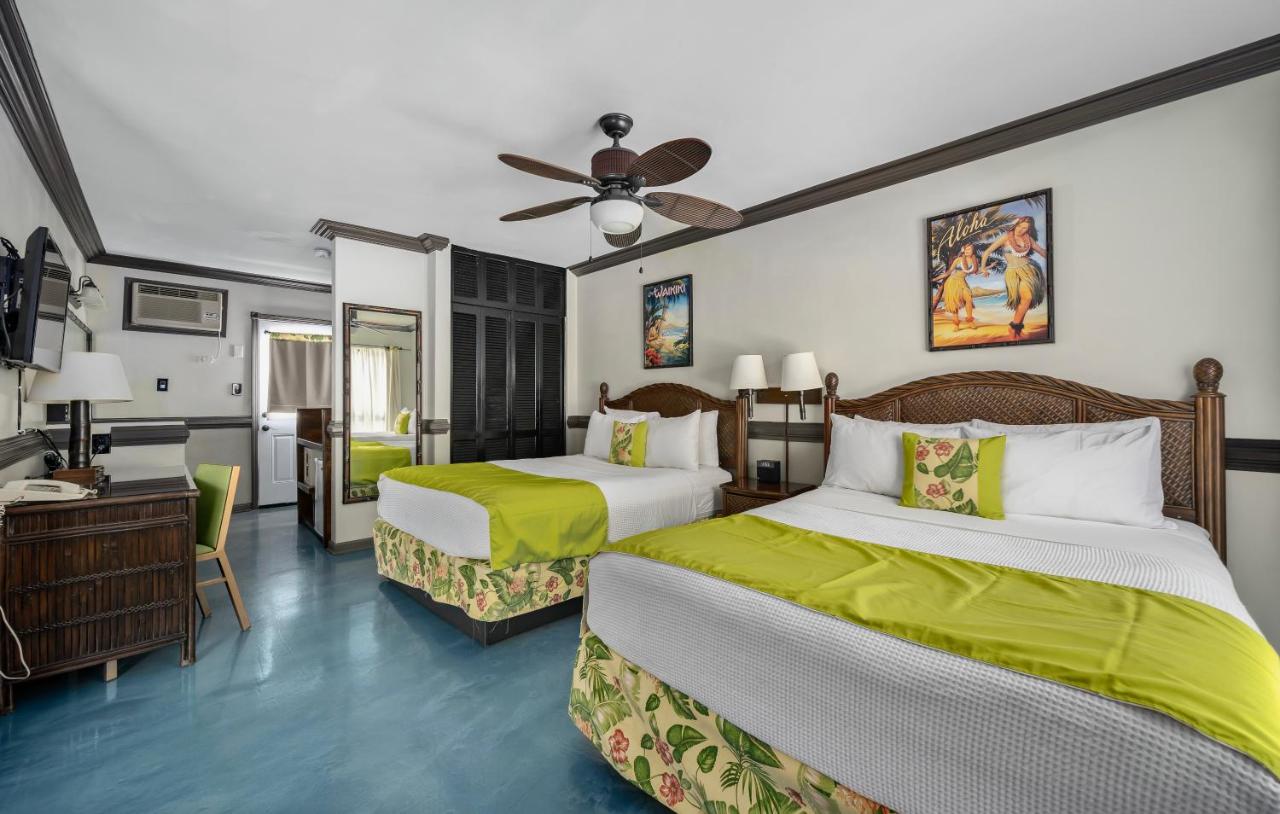 Queen Parlor Suite with Two Queen Beds at Caliente Tropics Hotel