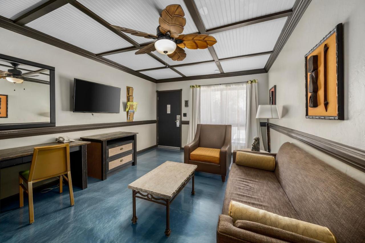 King Suite at Caliente Tropics Hotel