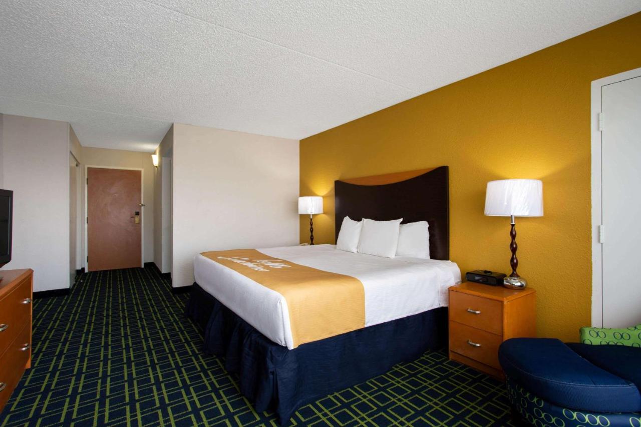 King Room with City View - Non-Smoking at Days Inn by Wyndham Absecon Atlantic City Area