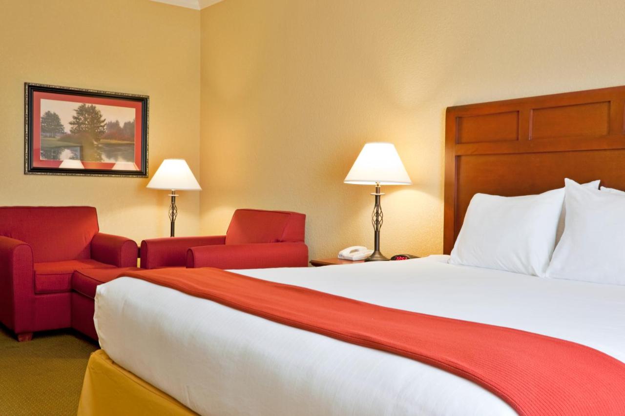 King Room - Disability Access at Holiday Inn Express Salado-Belton by IHG