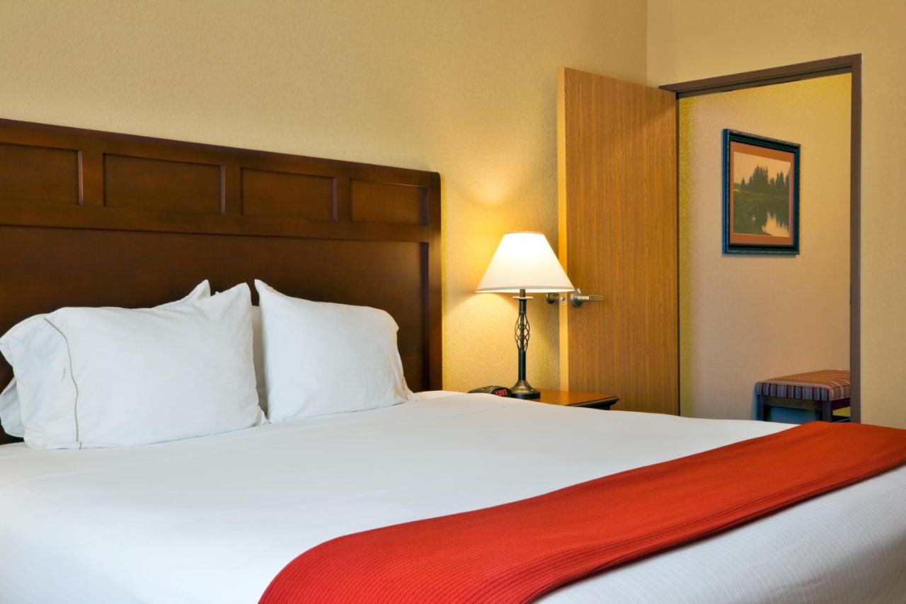 King Room - Disability Access at Holiday Inn Express Salado-Belton by IHG