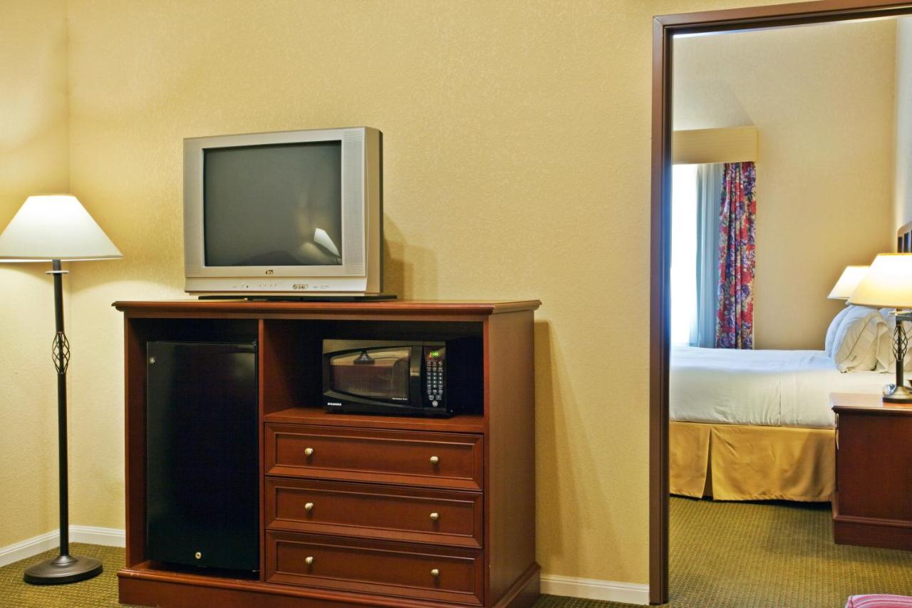 King Room - Disability Access at Holiday Inn Express Salado-Belton by IHG