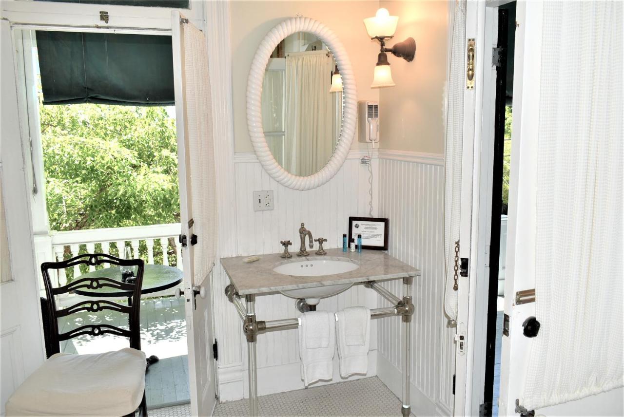 Deluxe Single Room A at Simonton Court Historic Inn & Cottages