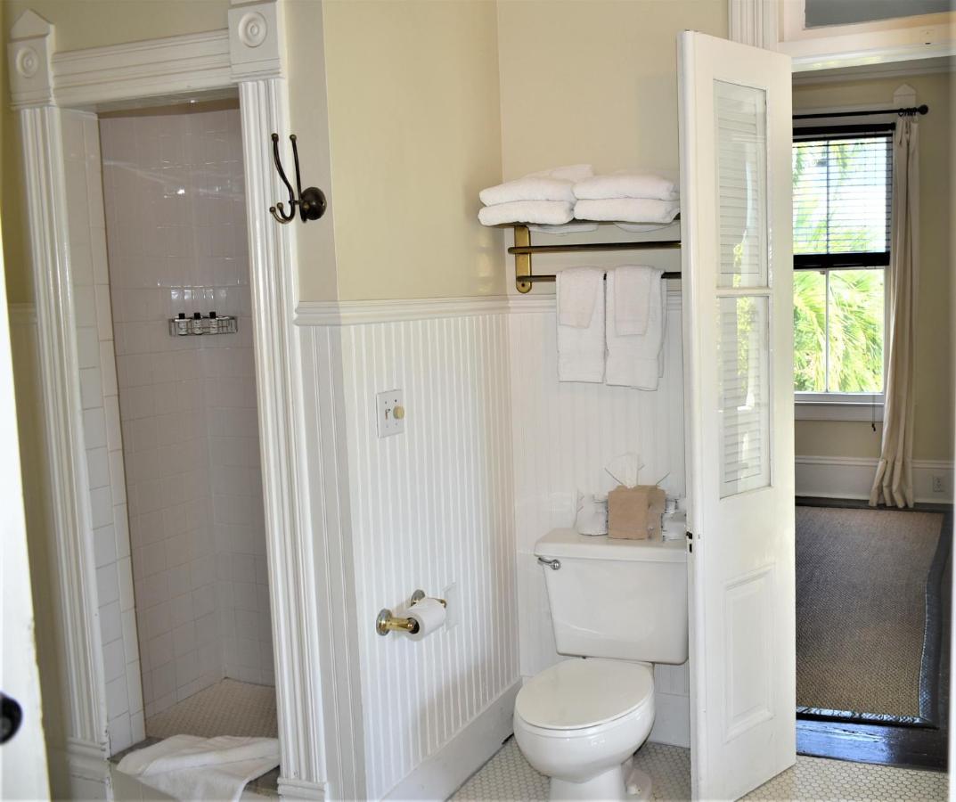 Deluxe Single Room A at Simonton Court Historic Inn & Cottages