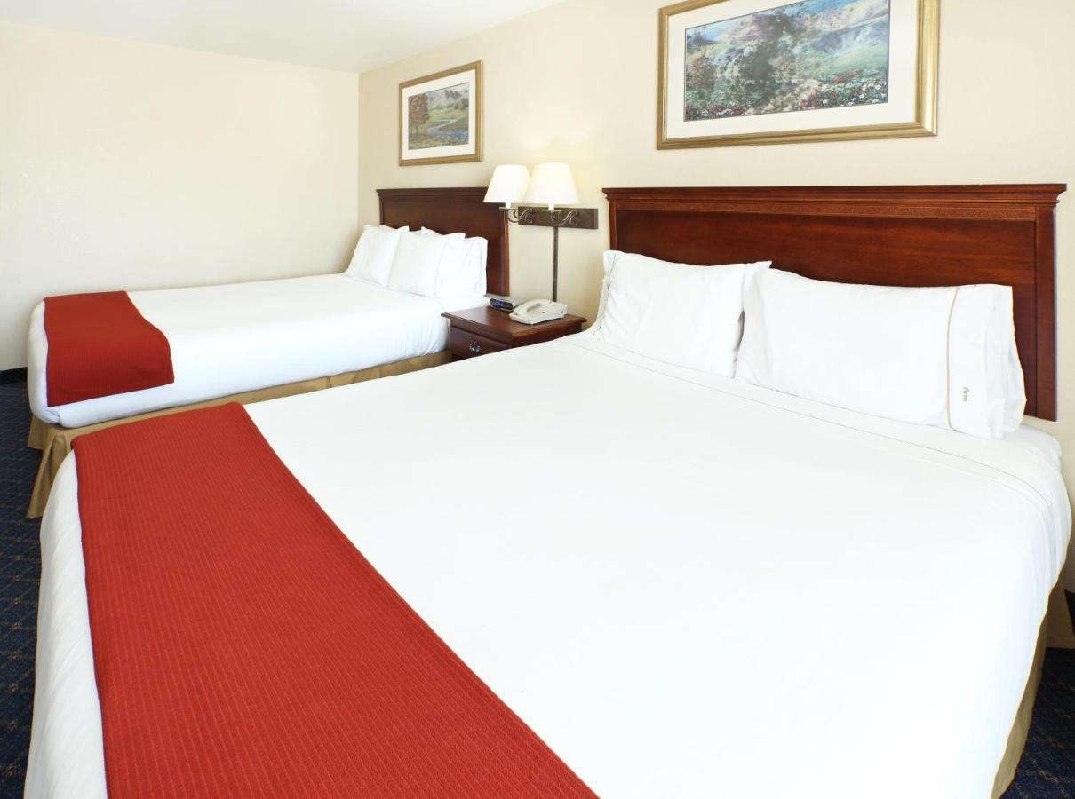 Room Selected at Check-In at Holiday Inn Express Hotel & Suites Mountain Home by IHG