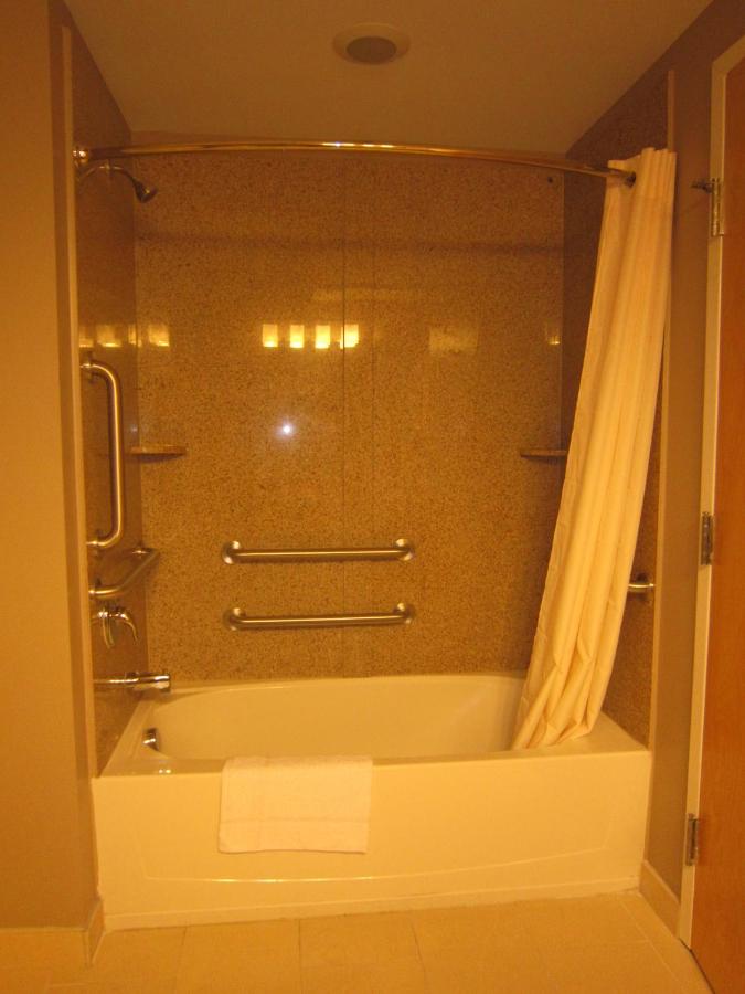 Double Room with Two Double Beds at Red Carpet Inn And Suites Monmouth Jtc