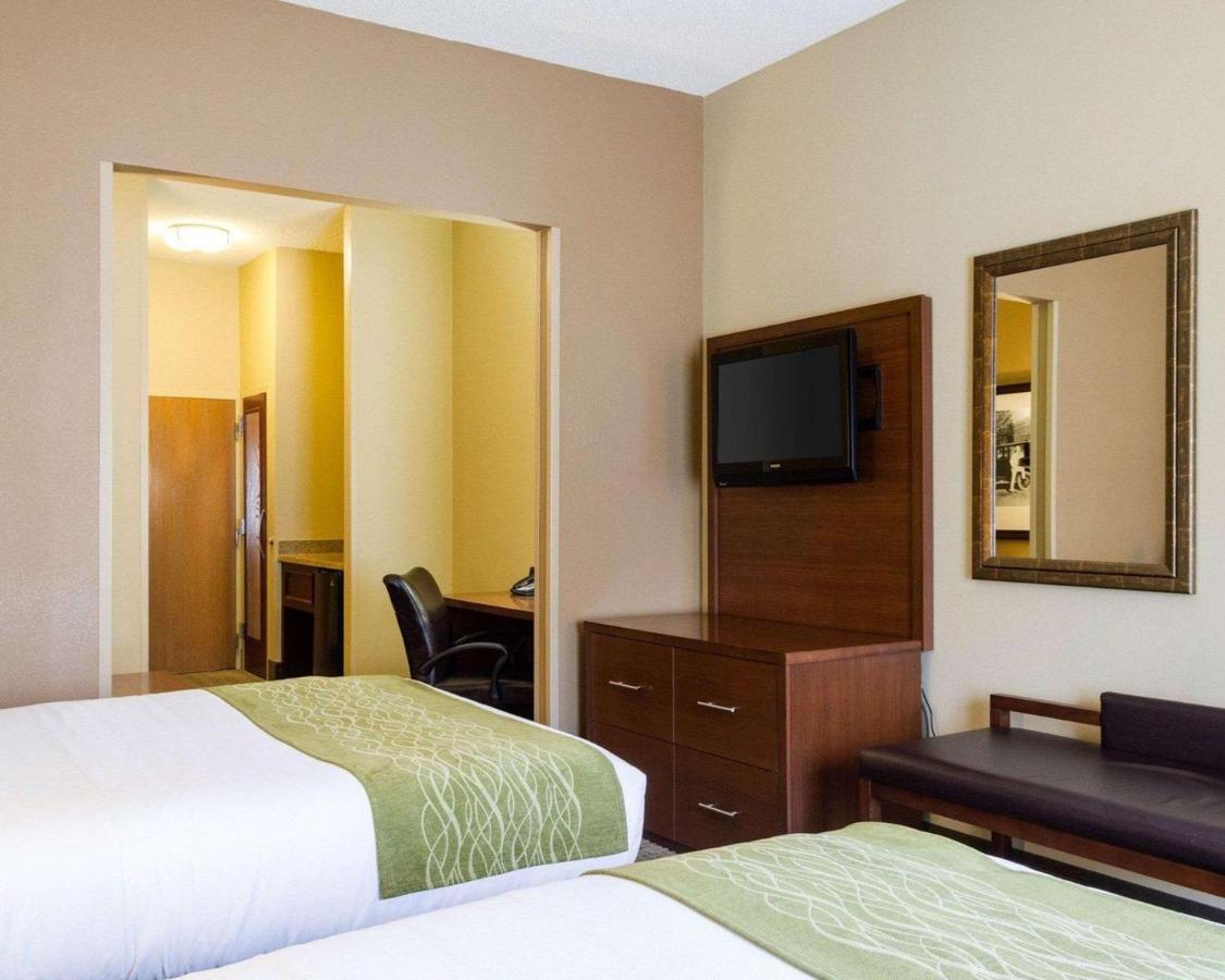 Queen Suite with Two Queen Beds - Non-Smoking at Russell Inn & Suites