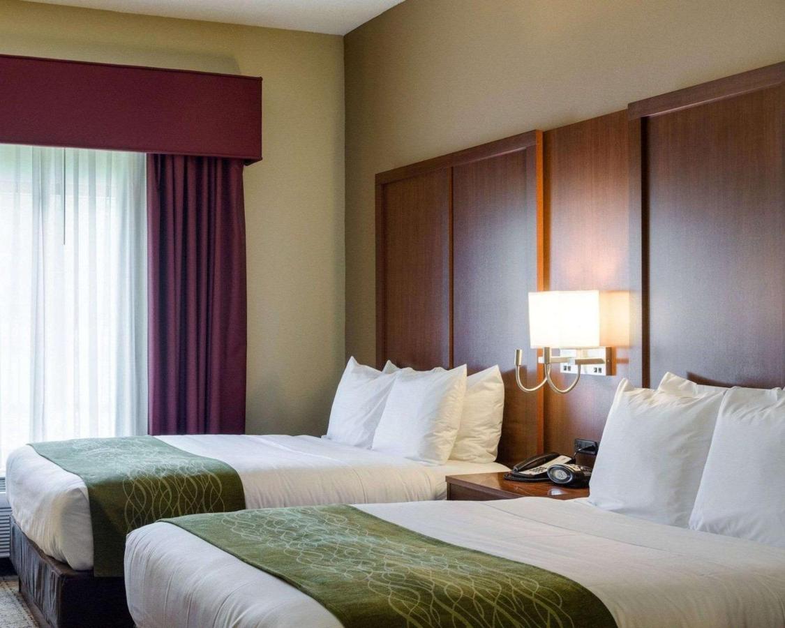 Queen Suite with Two Queen Beds - Non-Smoking at Russell Inn & Suites
