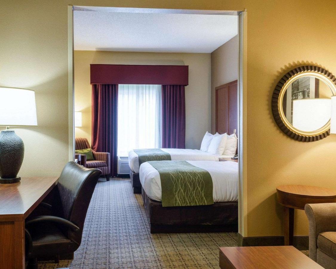 Queen Suite with Two Queen Beds - Non-Smoking at Russell Inn & Suites