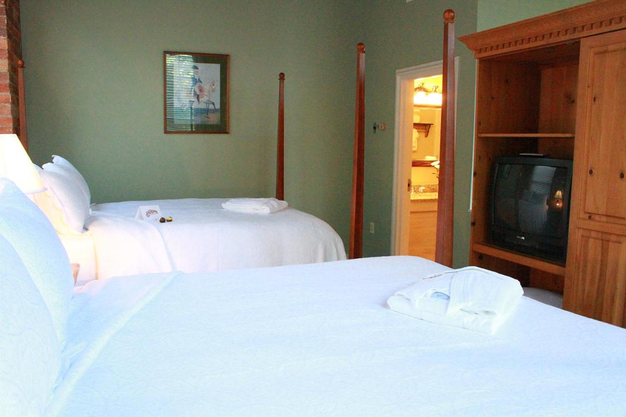 Superior studio suite with queen bed - non smoking at The Historic Brookstown Inn, Trademark Collection by Wyndham