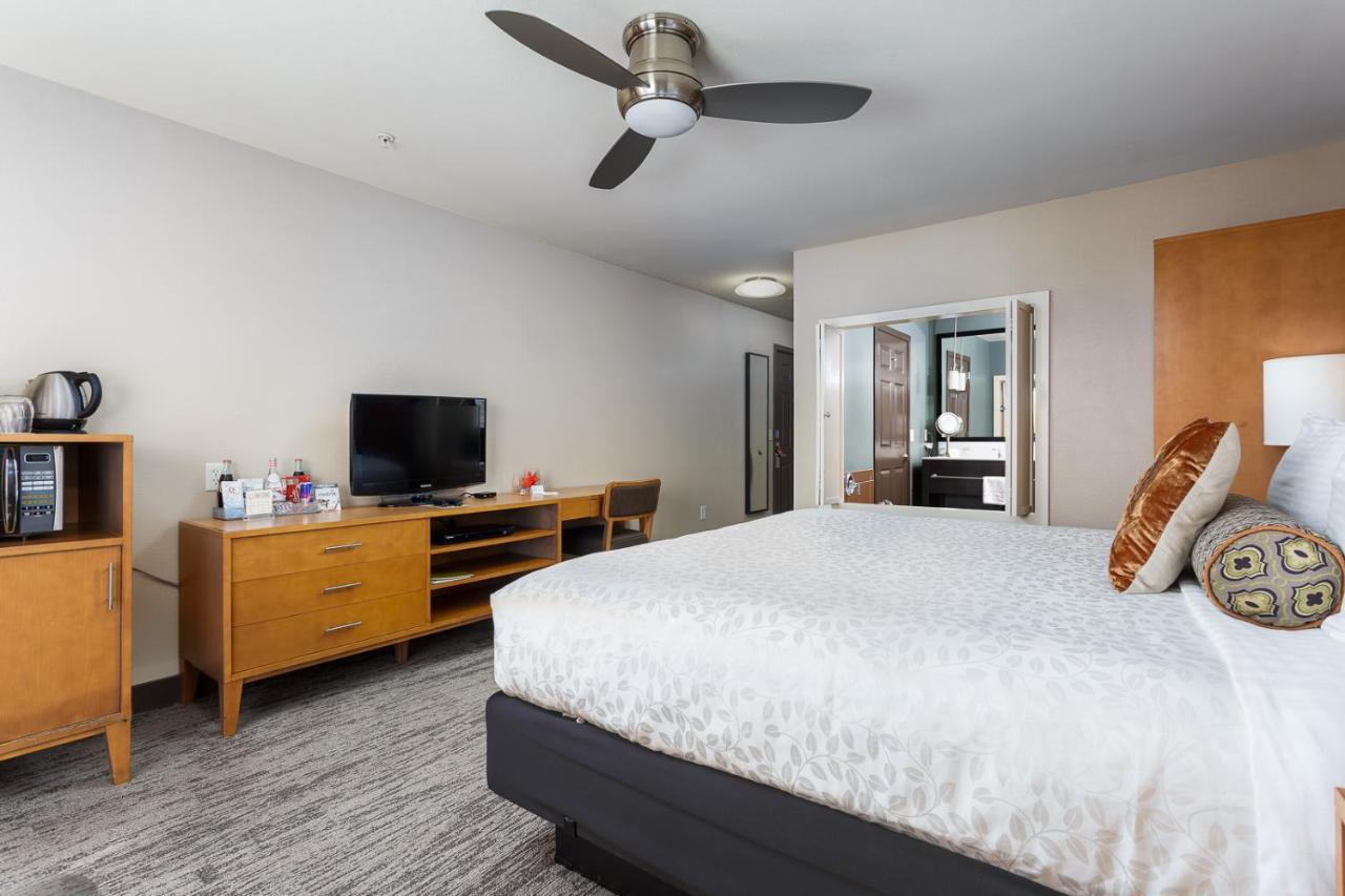 The Coho Oceanfront Lodge