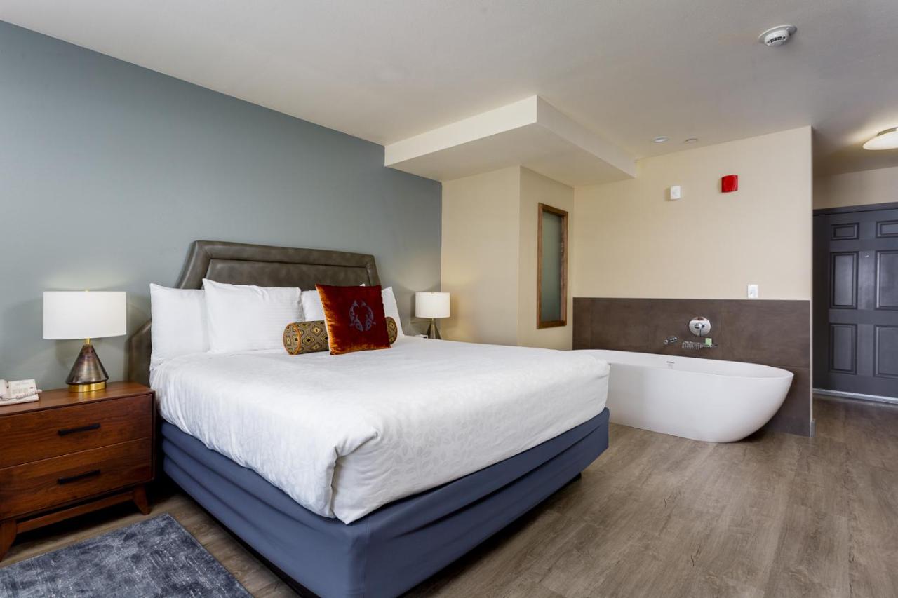 | The Coho Oceanfront Lodge