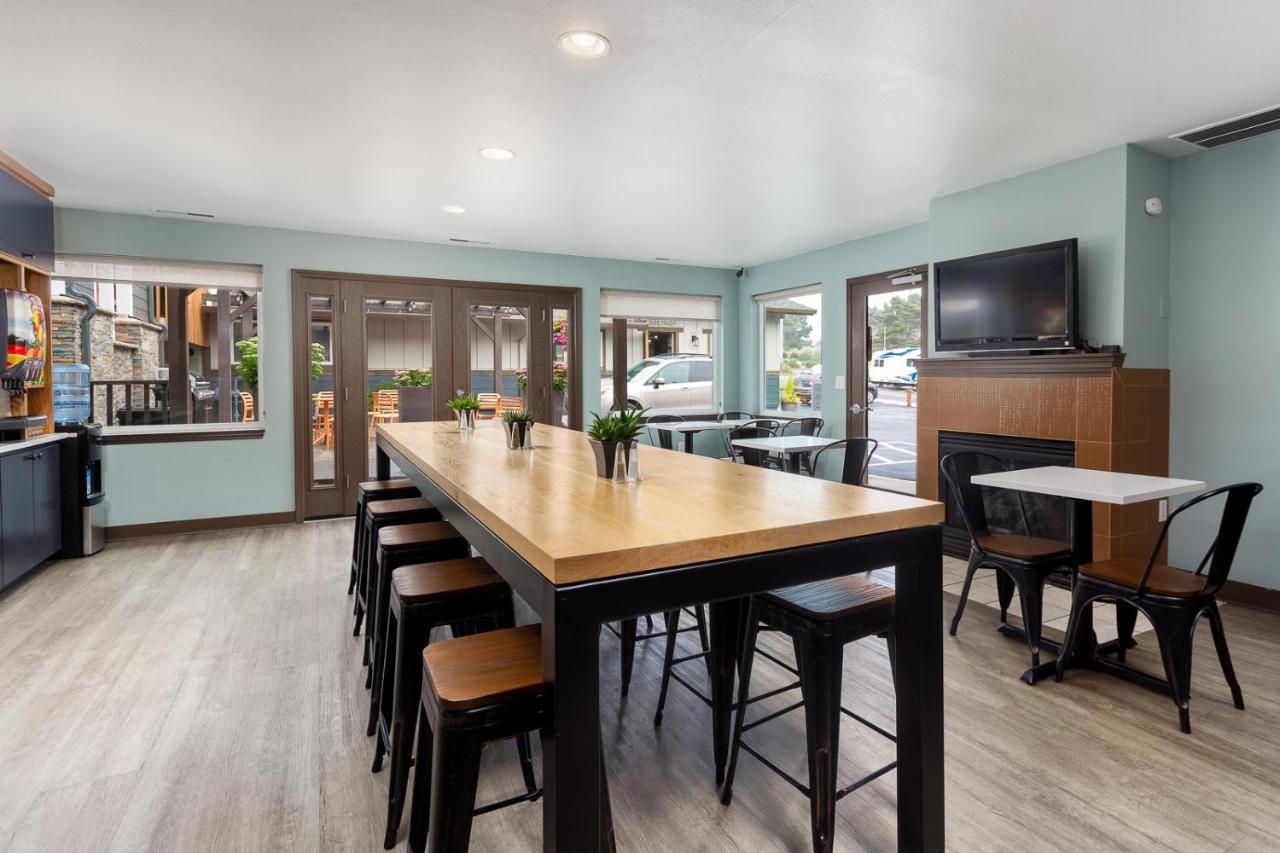 | The Coho Oceanfront Lodge